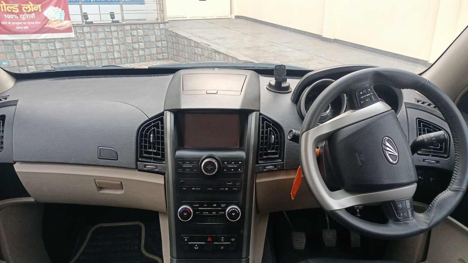 XUV500 image 15 XUV500 image 15