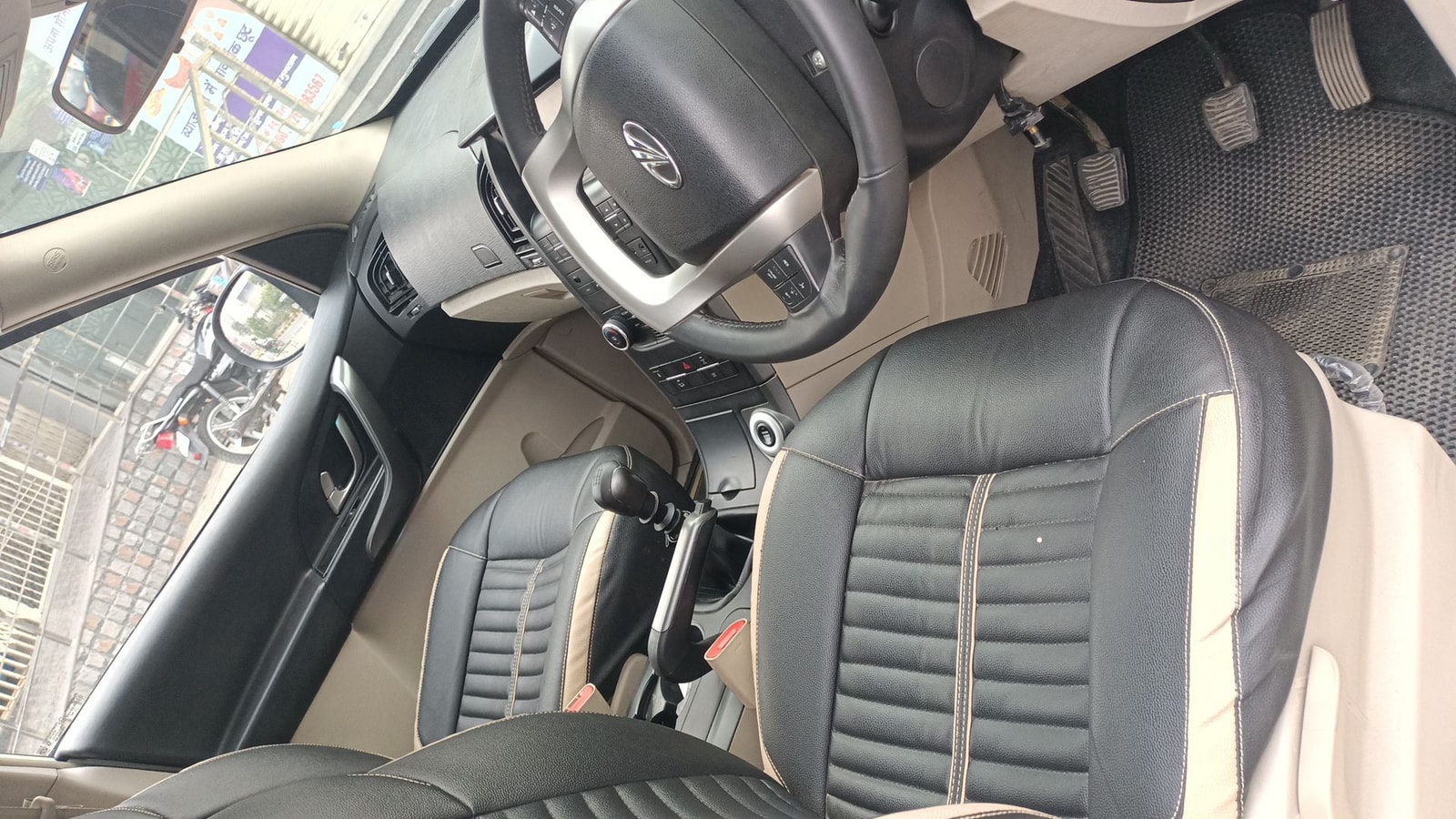 XUV500 image 19 XUV500 image 19