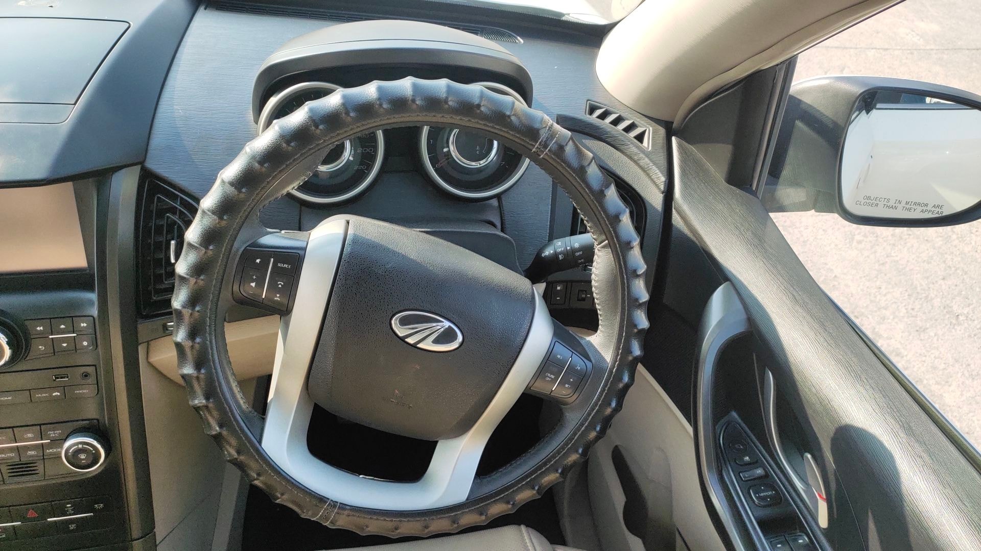 XUV500 image 18 XUV500 image 18