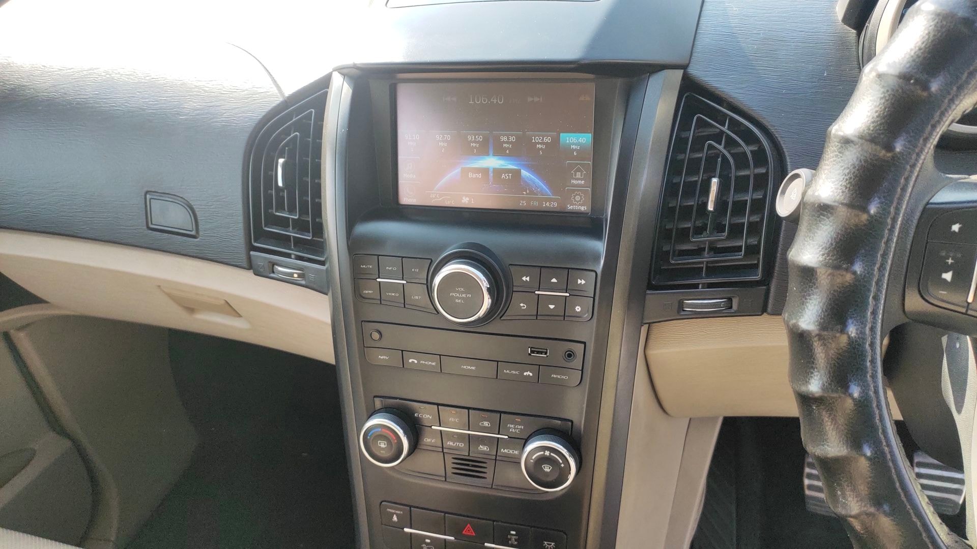 XUV500 image 17 XUV500 image 17