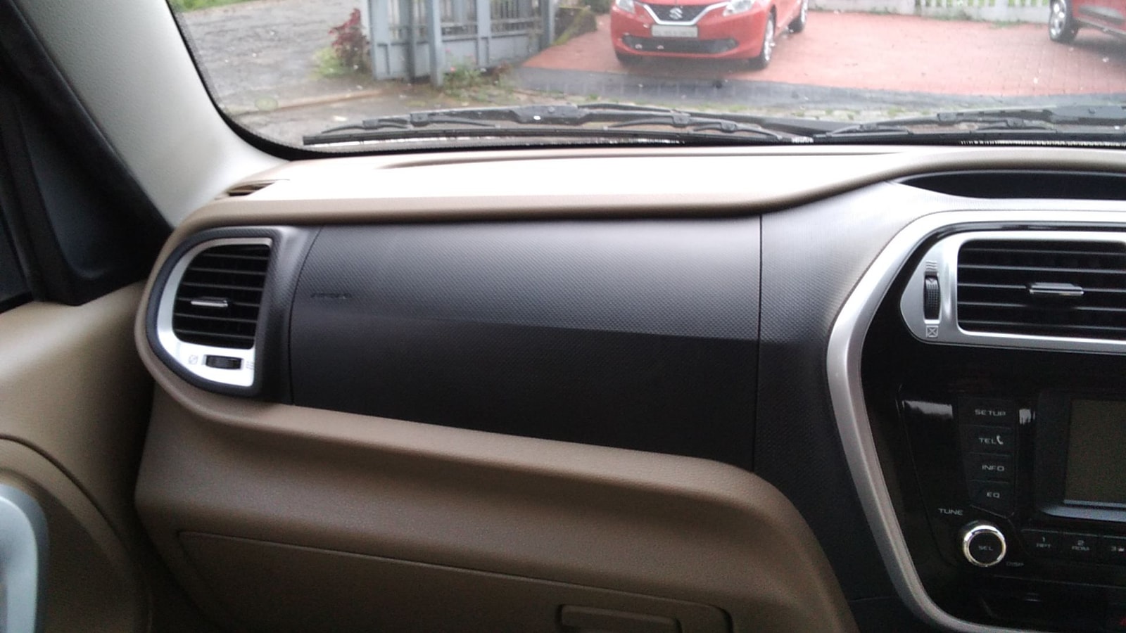 TUV300 image 15 TUV300 image 15