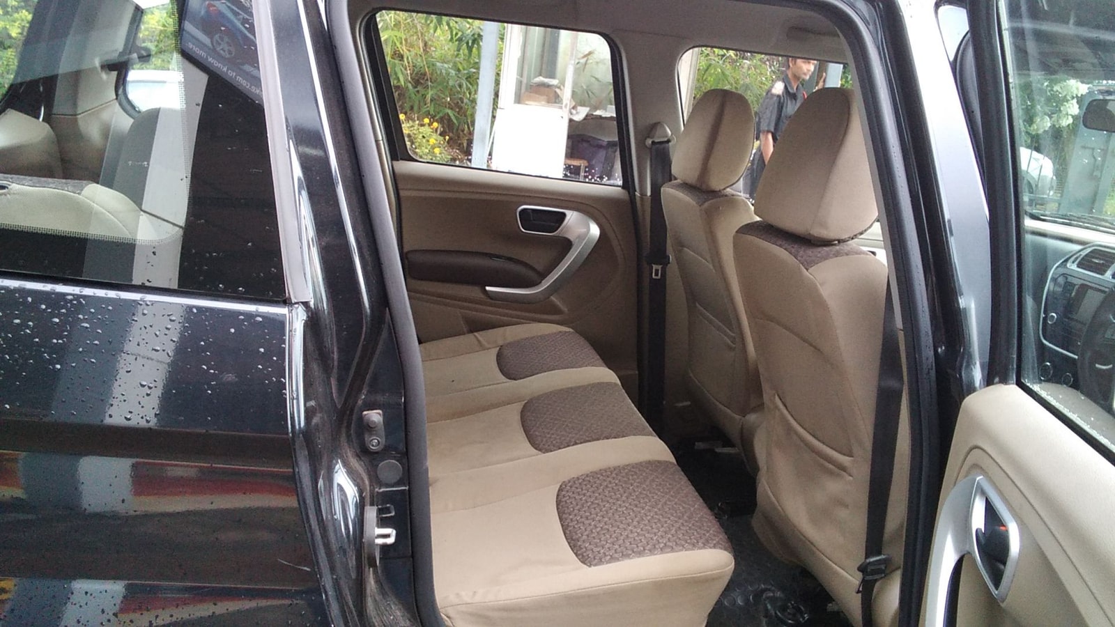 TUV300 image 8 TUV300 image 8