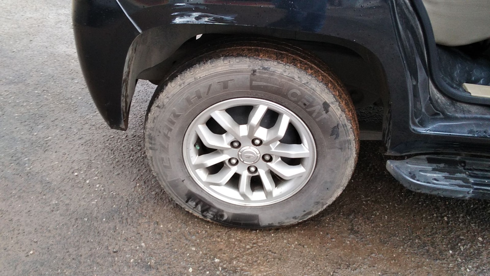 TUV300 image 13 TUV300 image 13