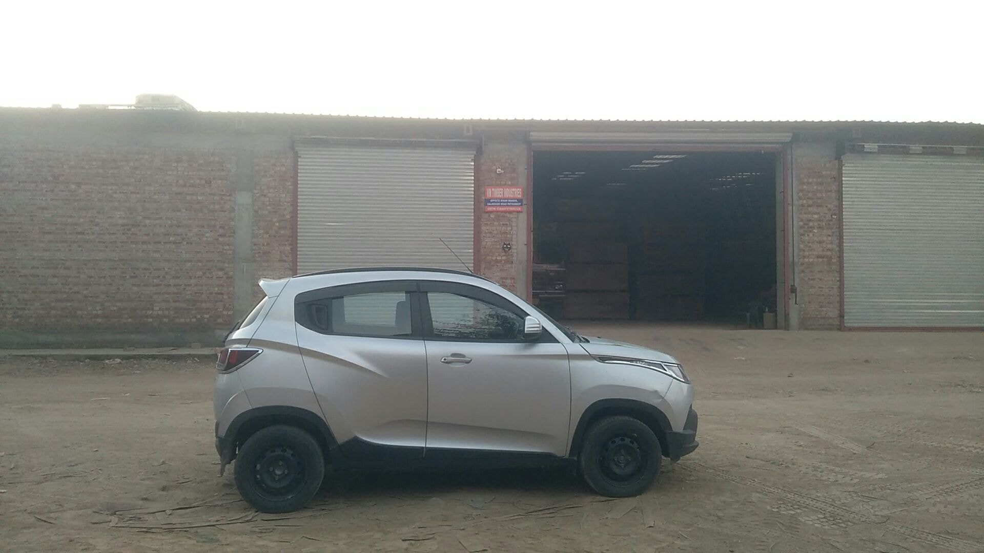 KUV100 image 7 KUV100 image 7