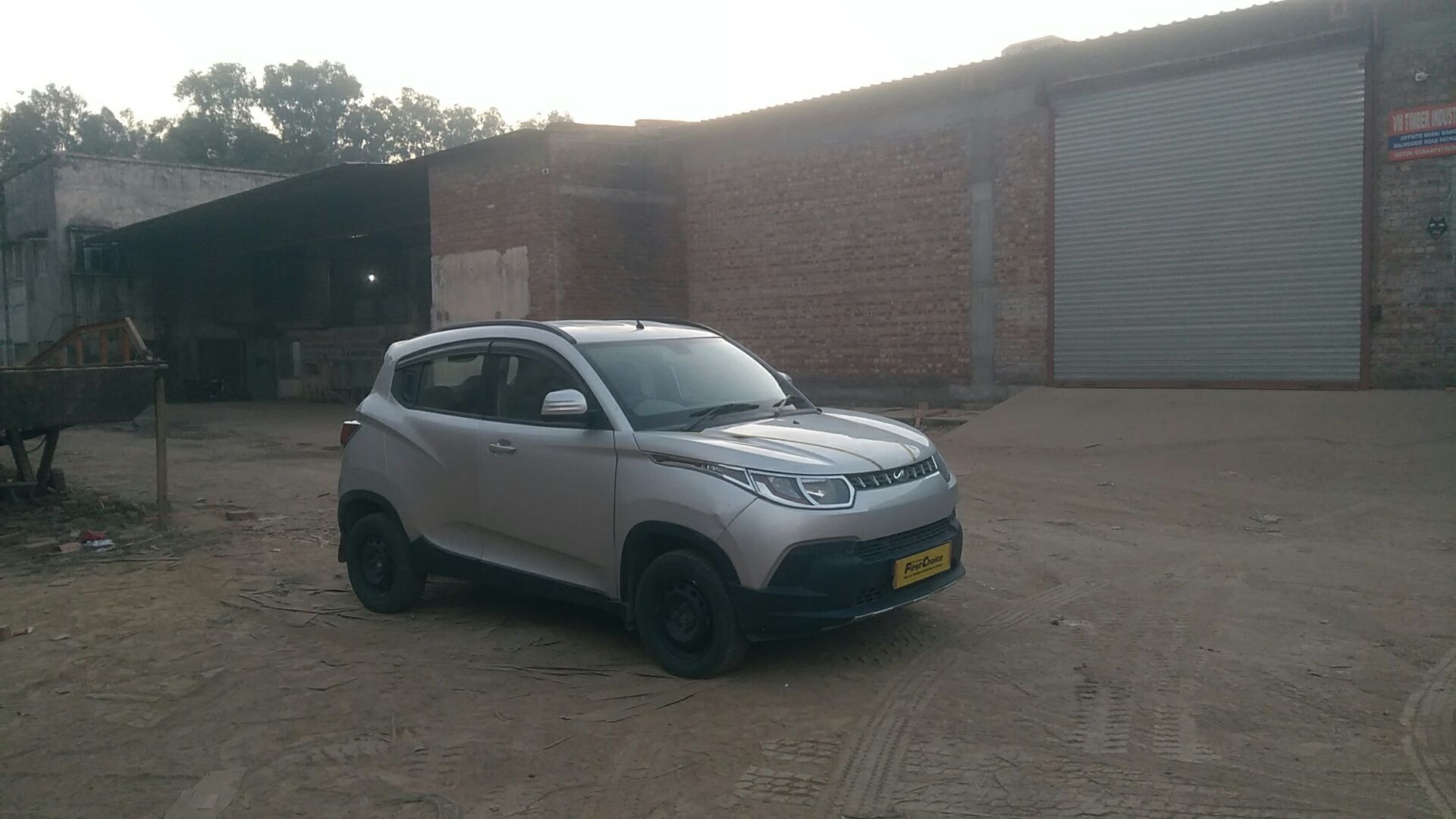 KUV100 image 9 KUV100 image 9