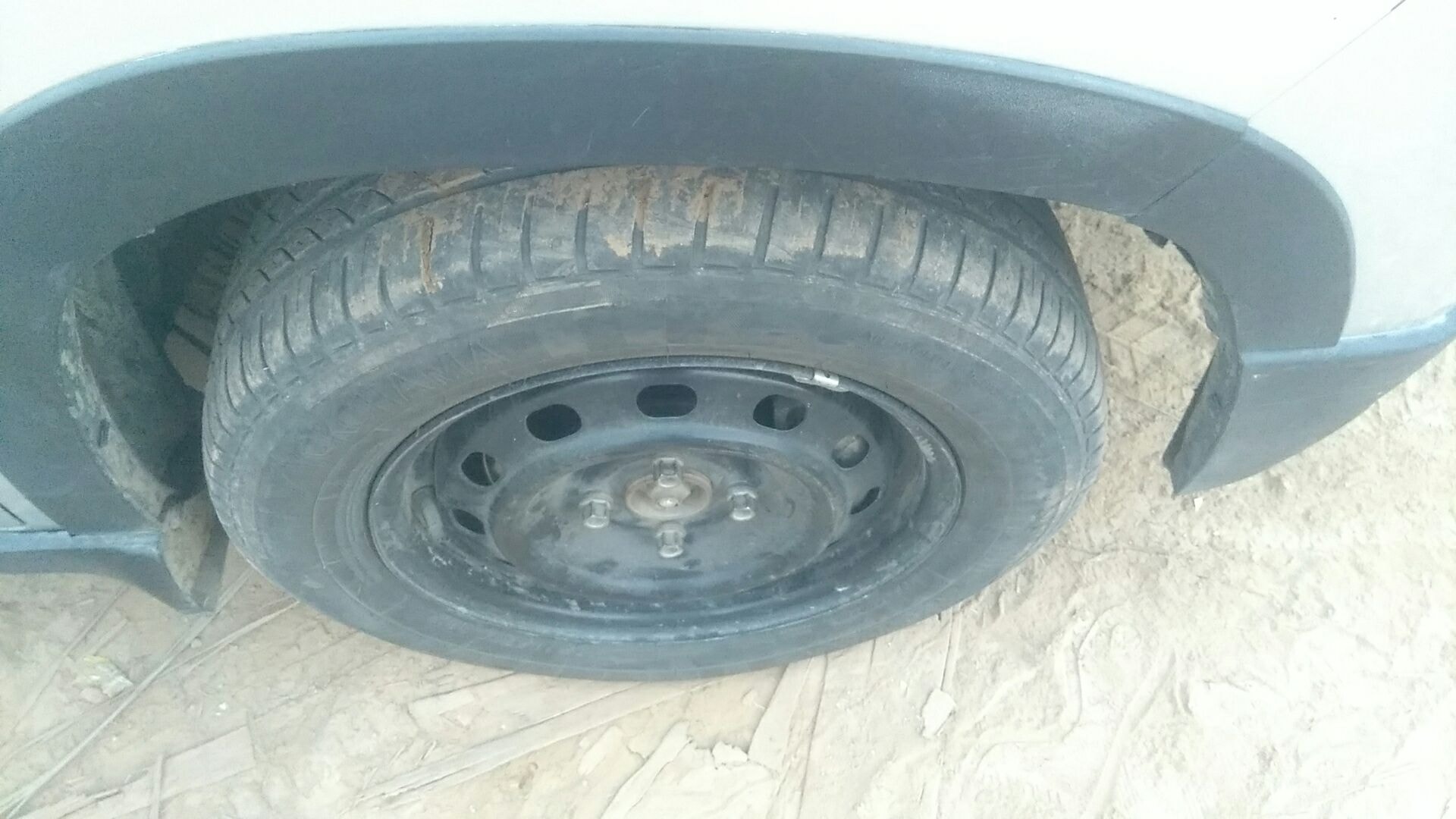 KUV100 image 11 KUV100 image 11