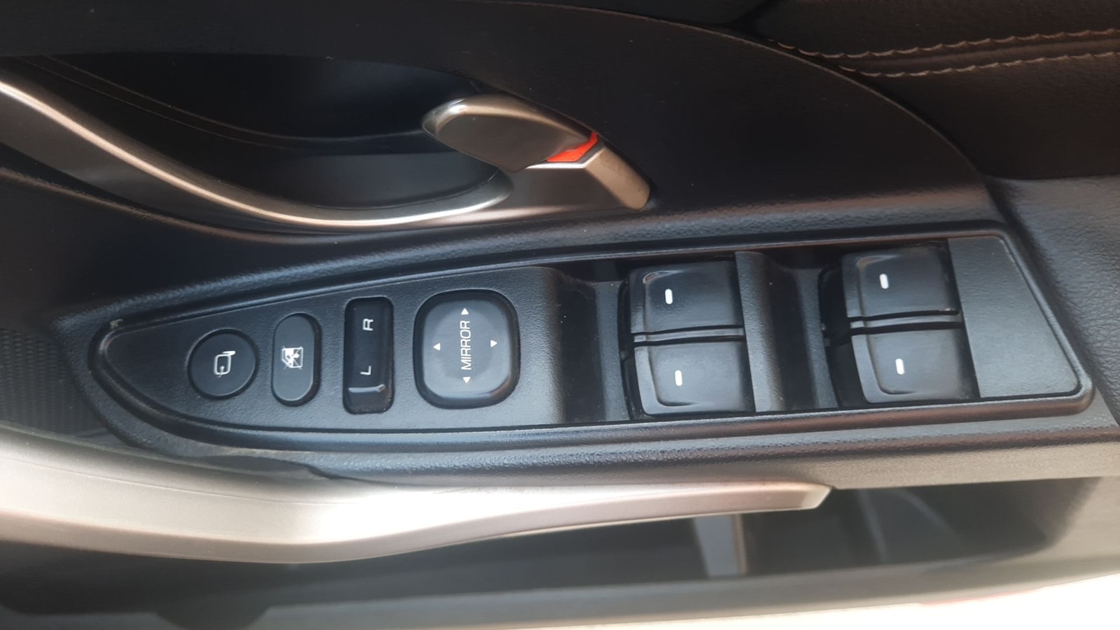 XUV500 image 14 XUV500 image 14