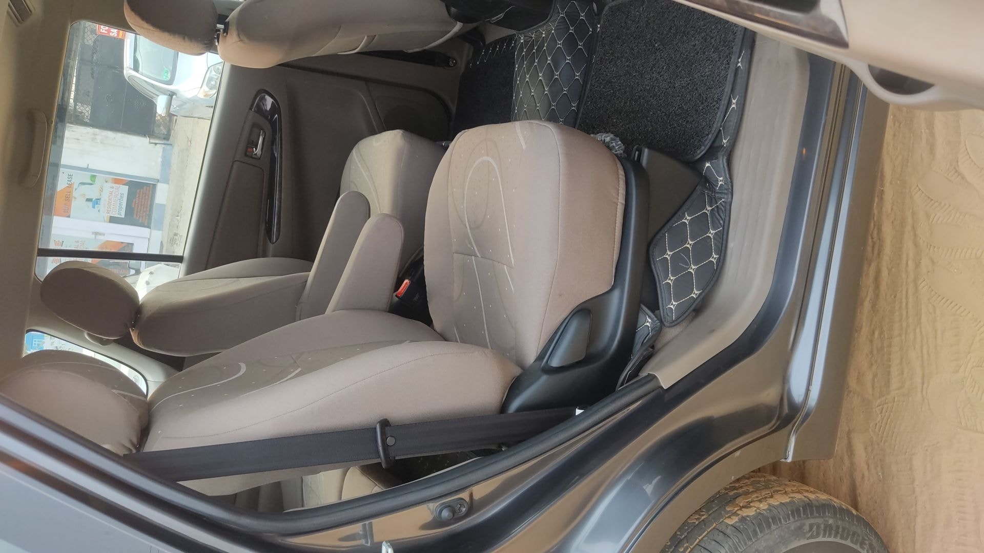 Innova image 8 Innova image 8