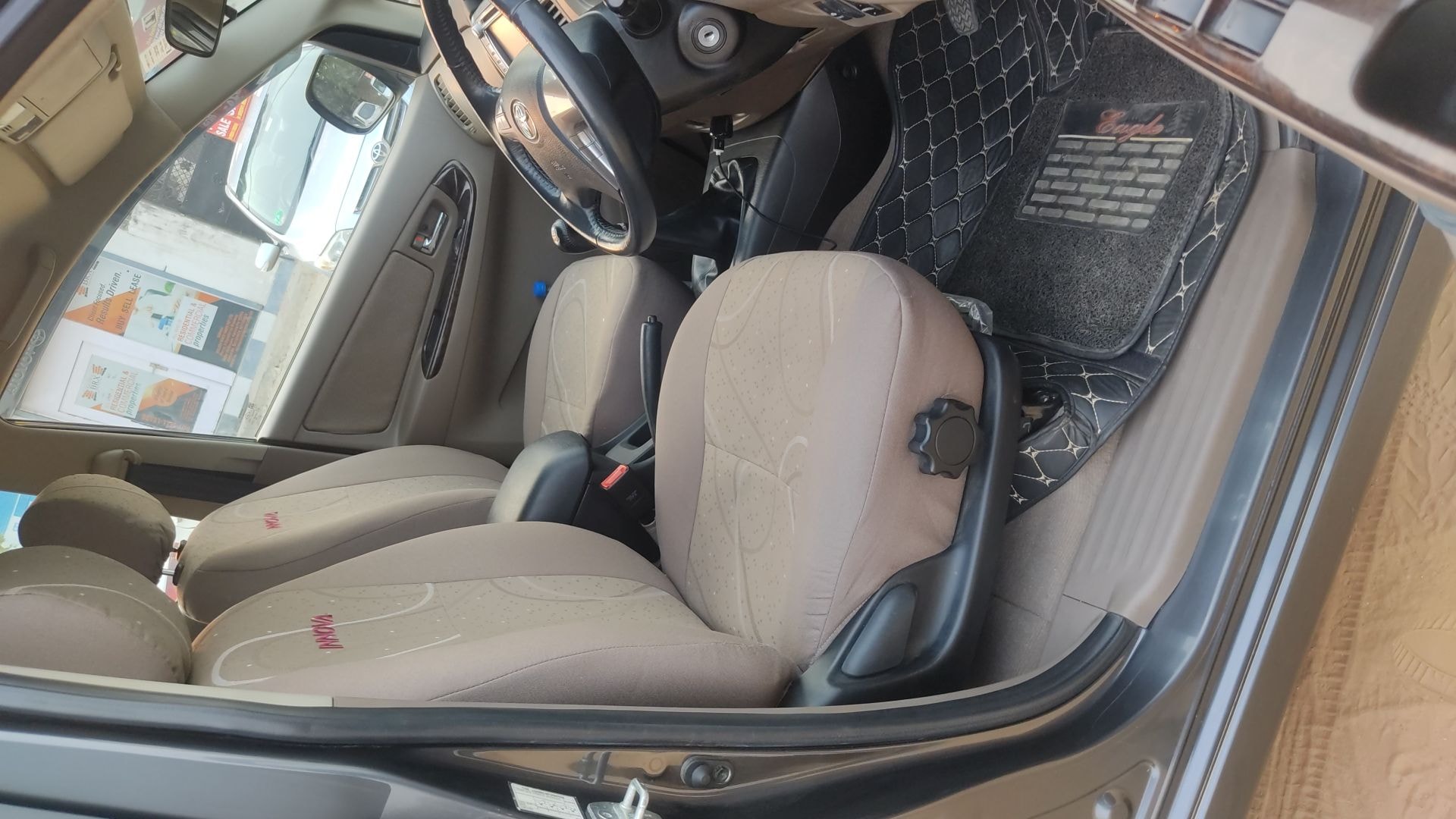 Innova image 18 Innova image 18