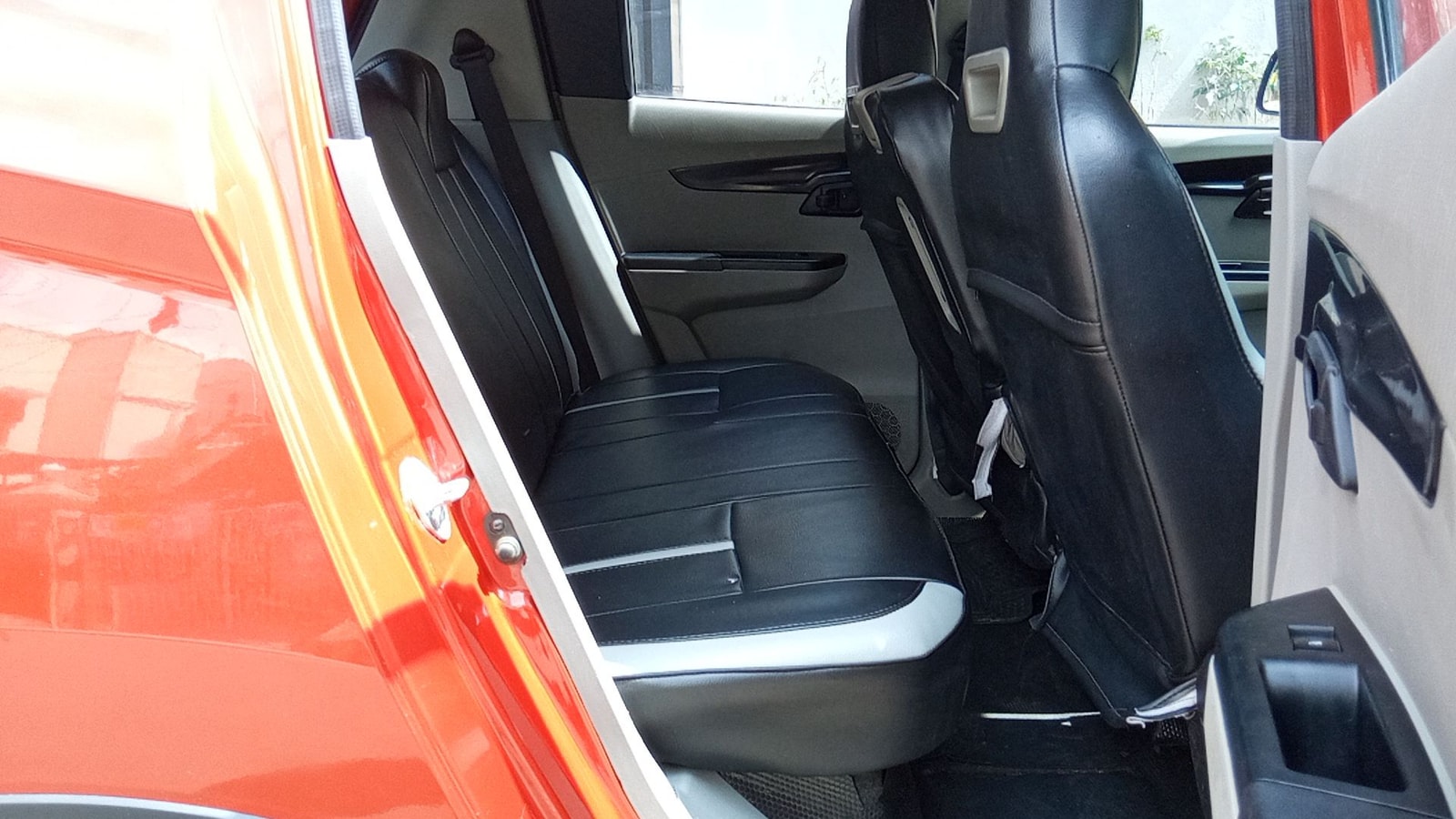 KUV100 image 8 KUV100 image 8