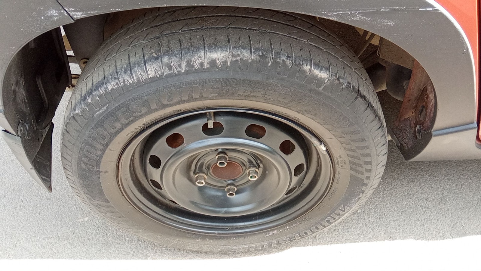 KUV100 image 13 KUV100 image 13