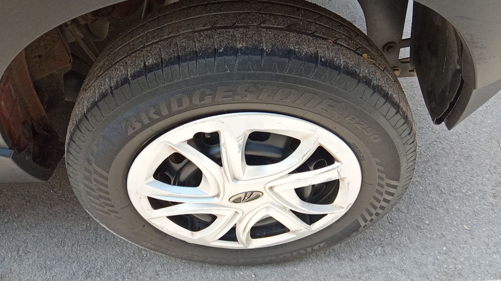 KUV100 image 5 KUV100 image 5