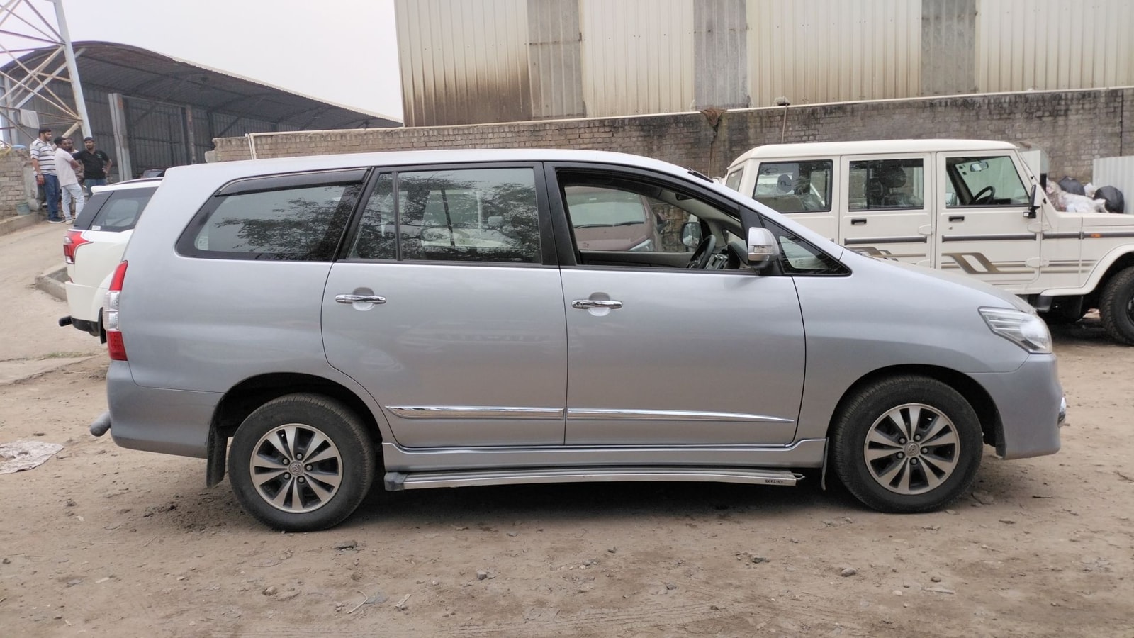 Innova image 7 Innova image 7