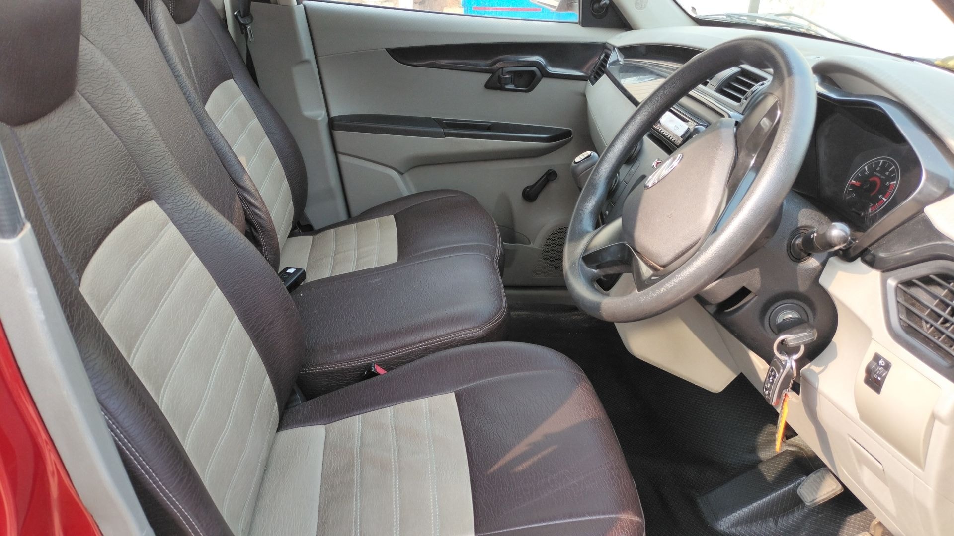 KUV100 image 19 KUV100 image 19