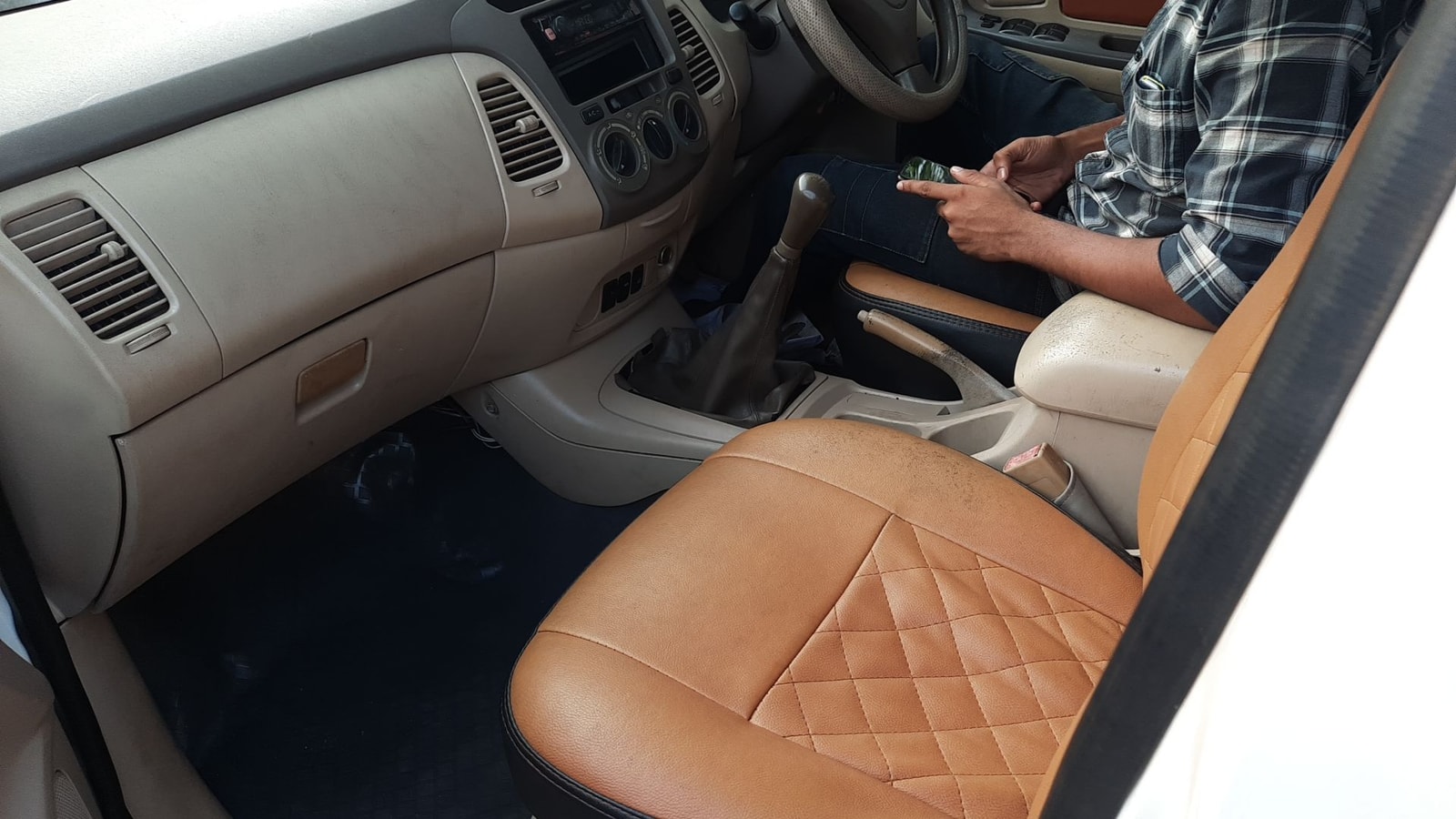 Innova image 8 Innova image 8