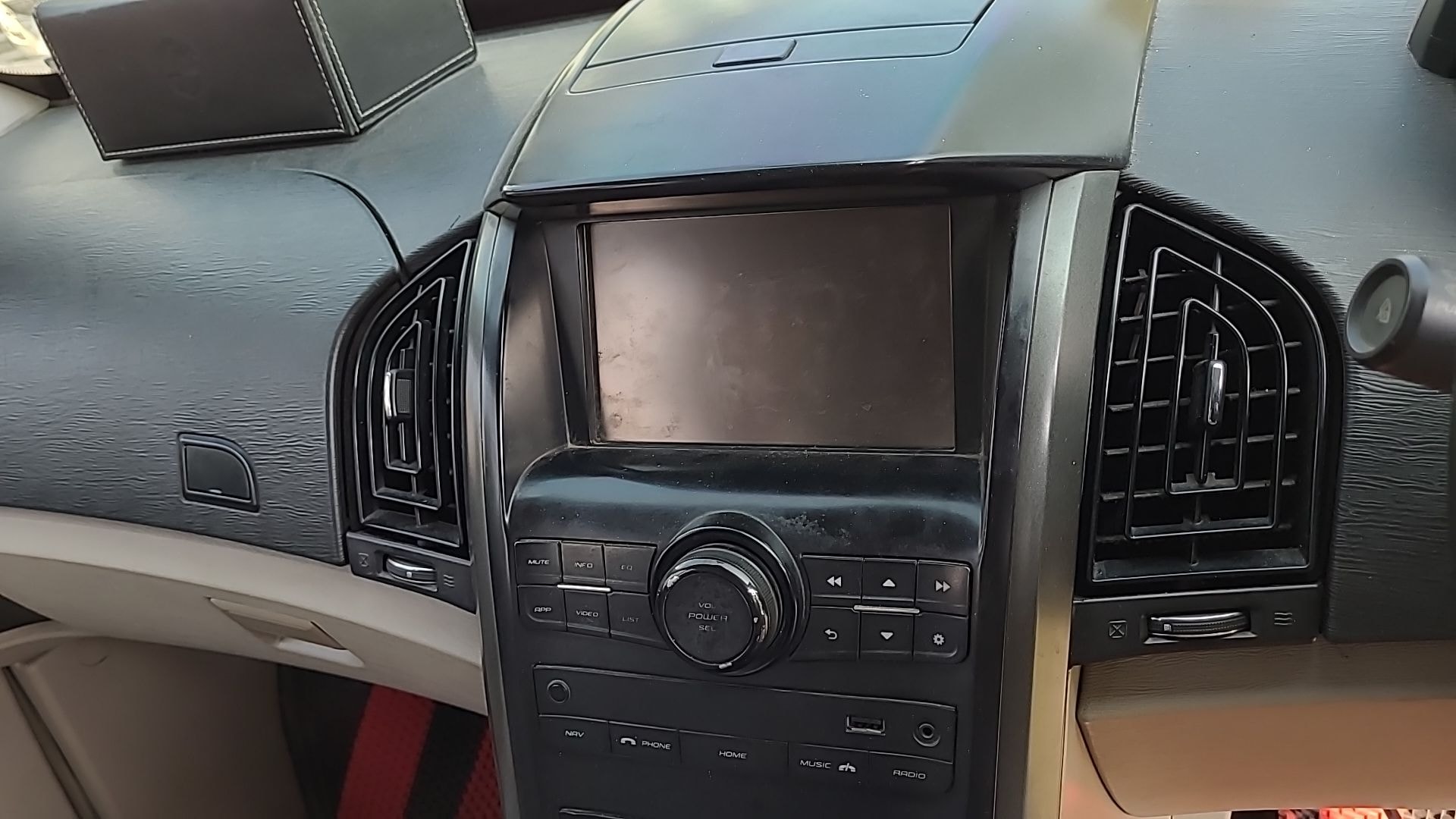 XUV500 image 5 XUV500 image 5