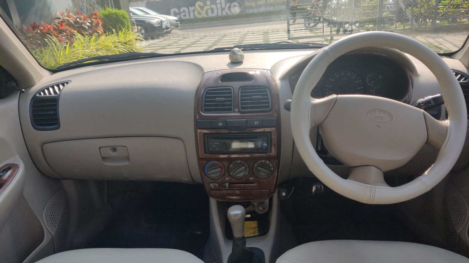 Accent image 15 Accent image 15