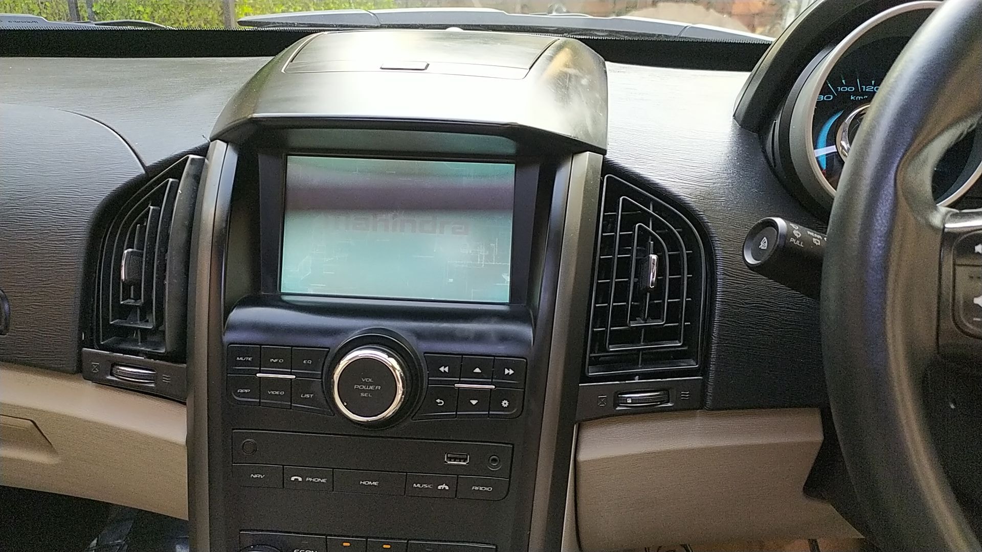 XUV500 image 17 XUV500 image 17