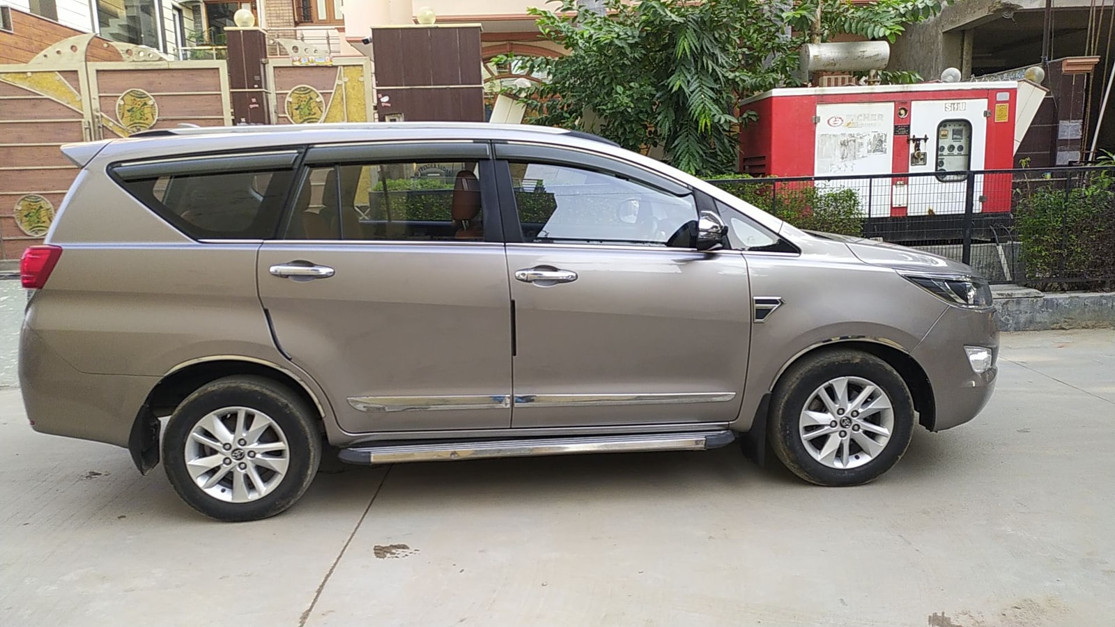 Innova Crysta image 7 Innova Crysta image 7