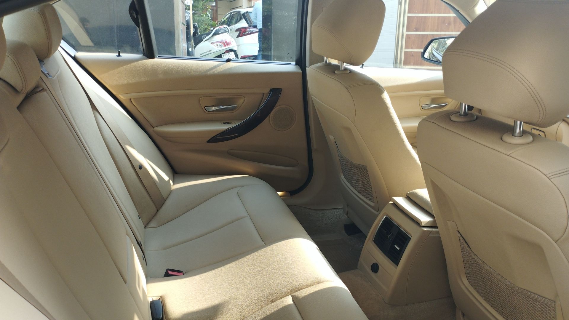 3 Series image 8 3 Series image 8