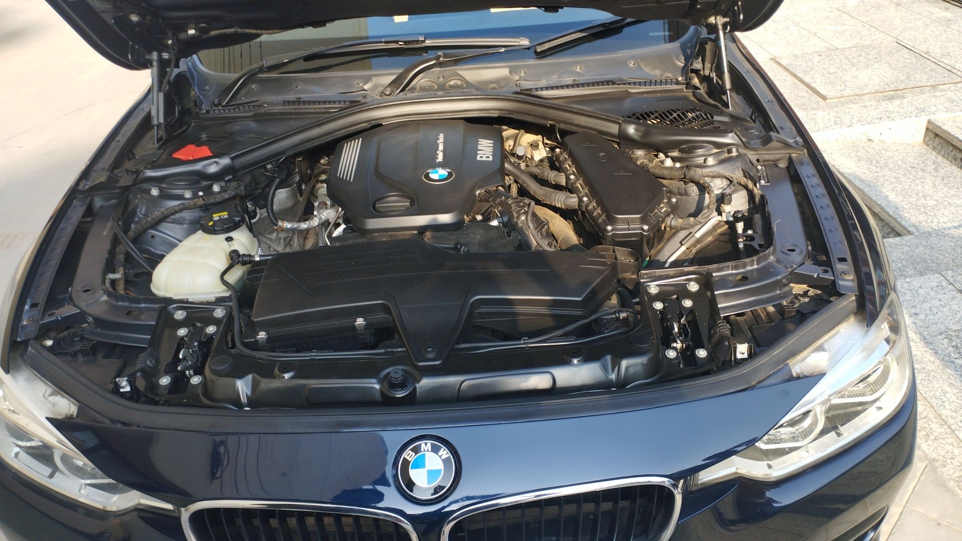 3 Series image 14 3 Series image 14