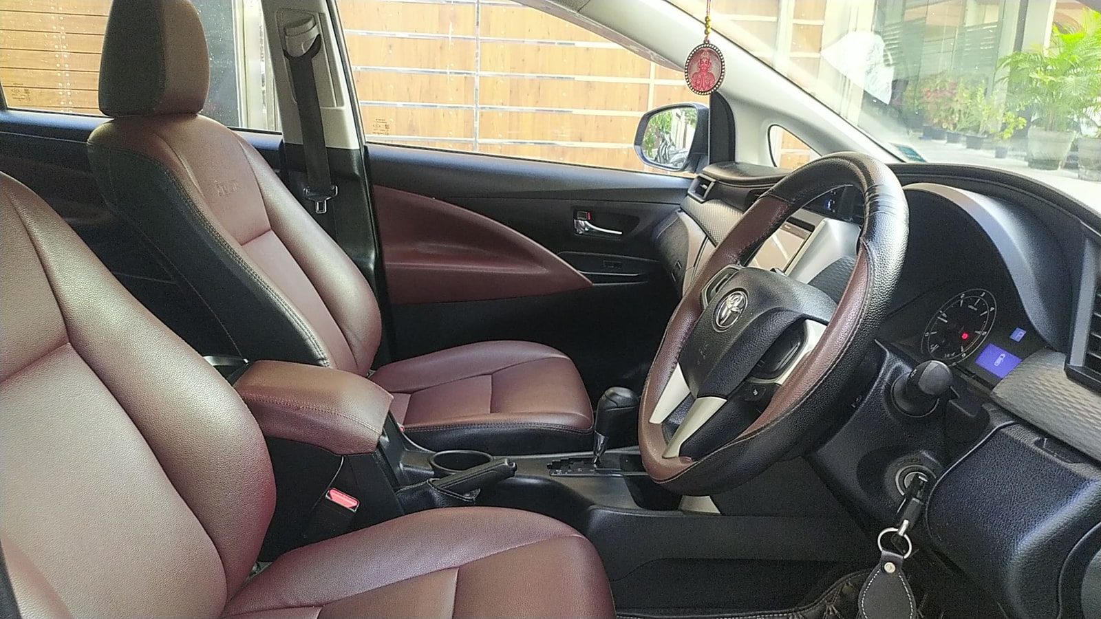 Innova Crysta image 19 Innova Crysta image 19