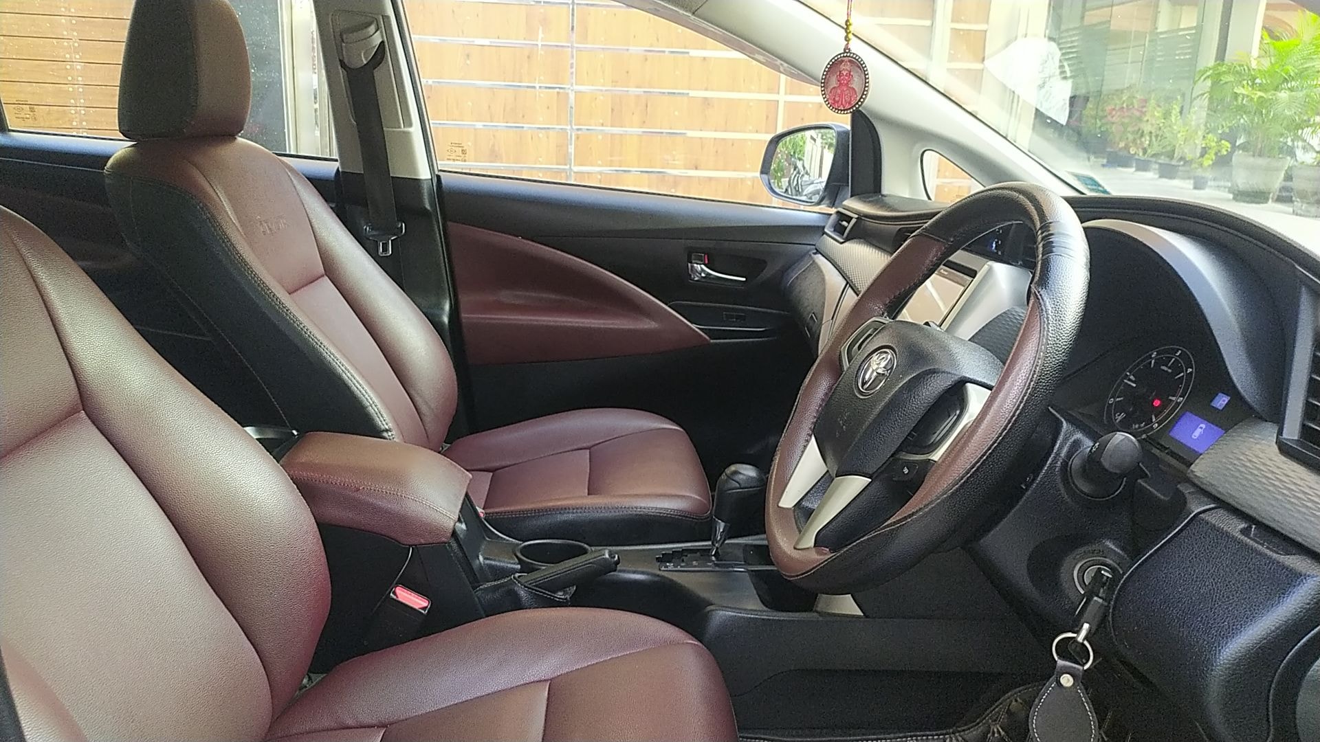 Innova Crysta image 19 Innova Crysta image 19