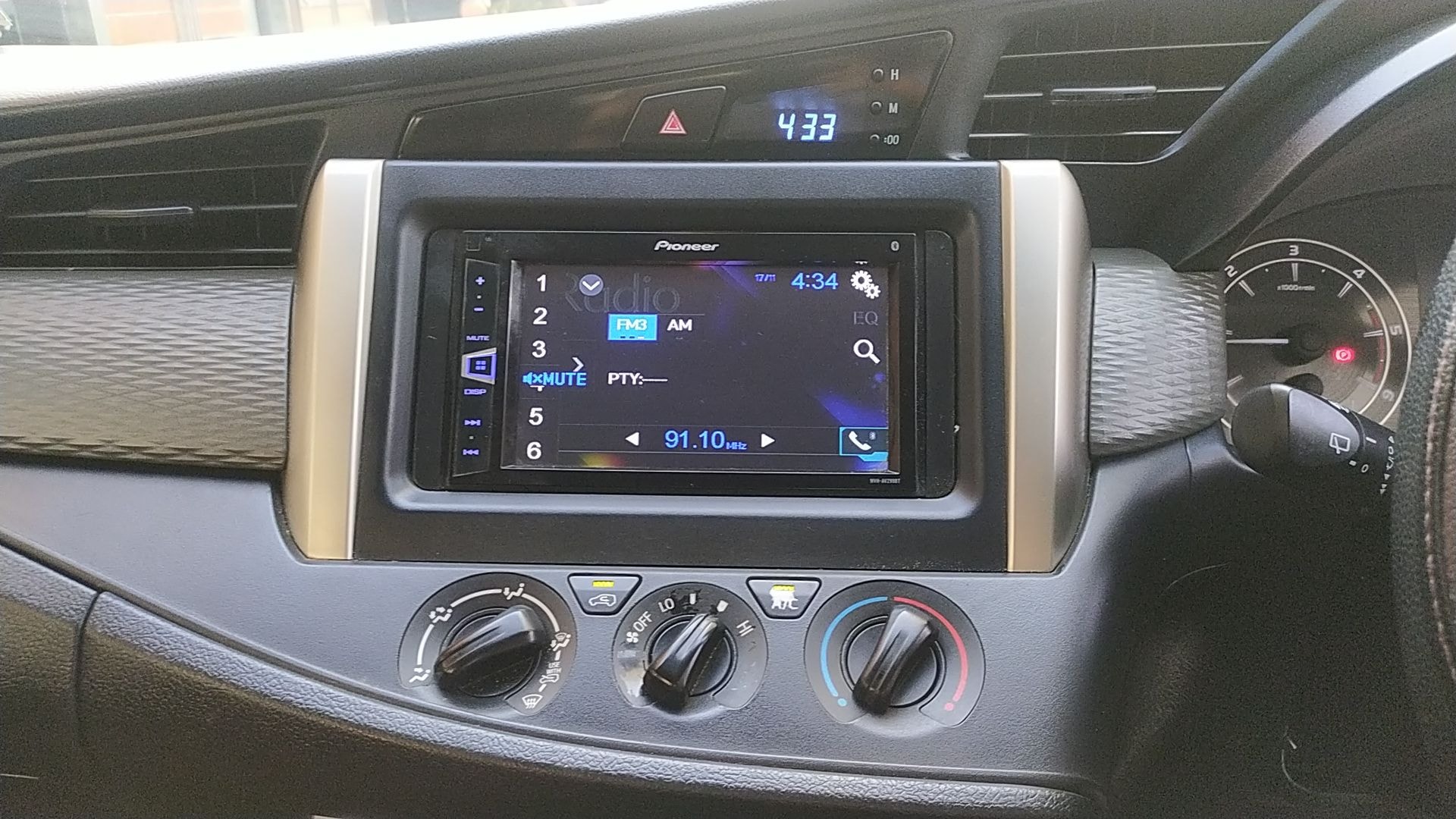 Innova Crysta image 17 Innova Crysta image 17