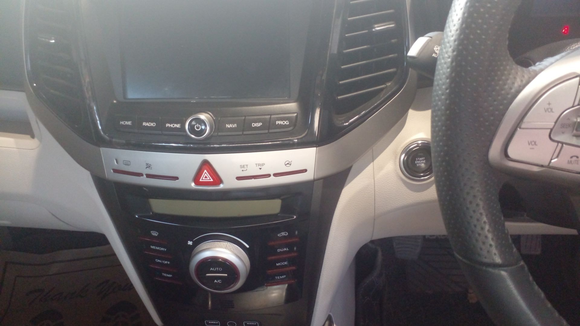 XUV300 image 17 XUV300 image 17