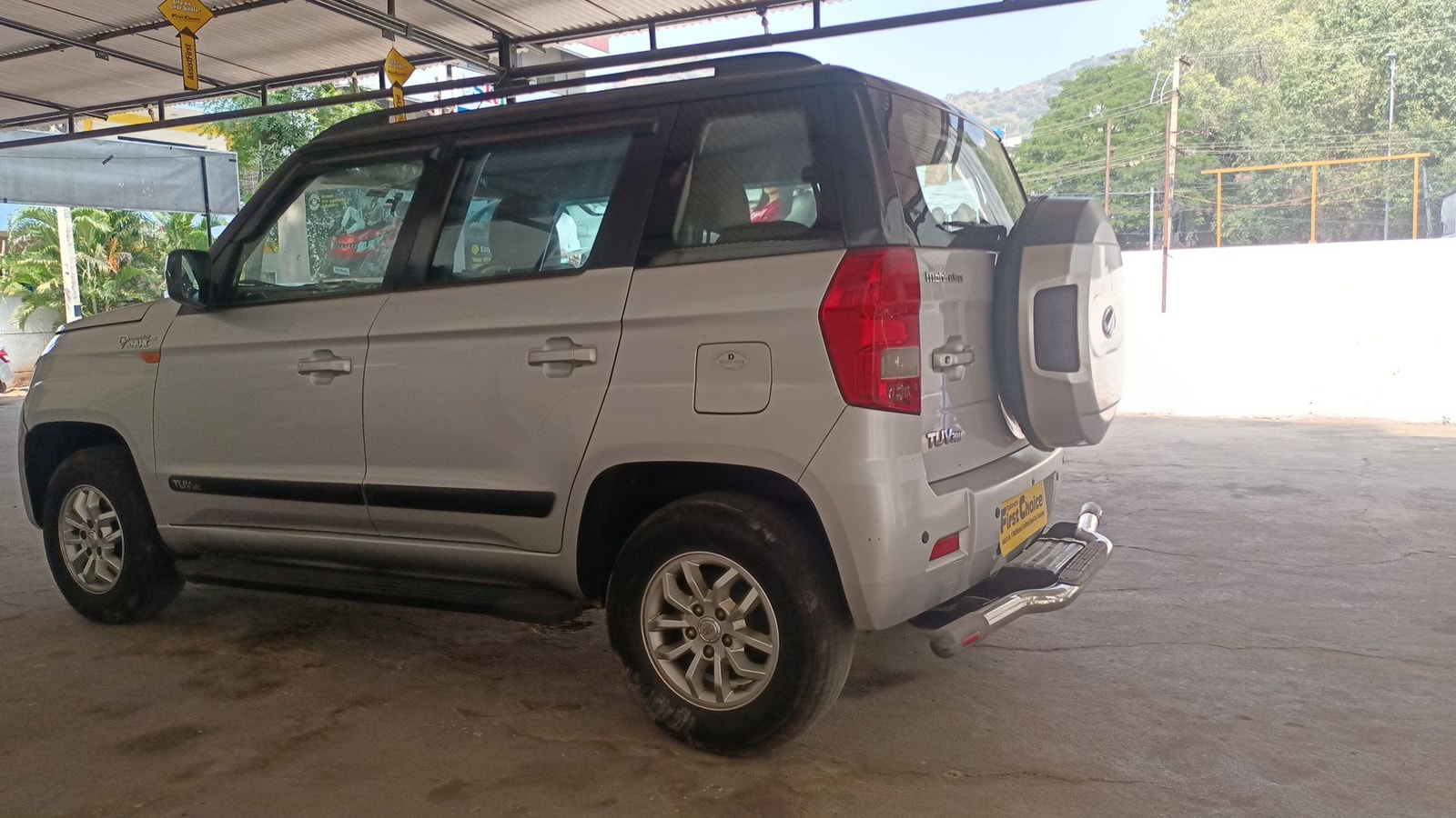 TUV300 image 3 TUV300 image 3