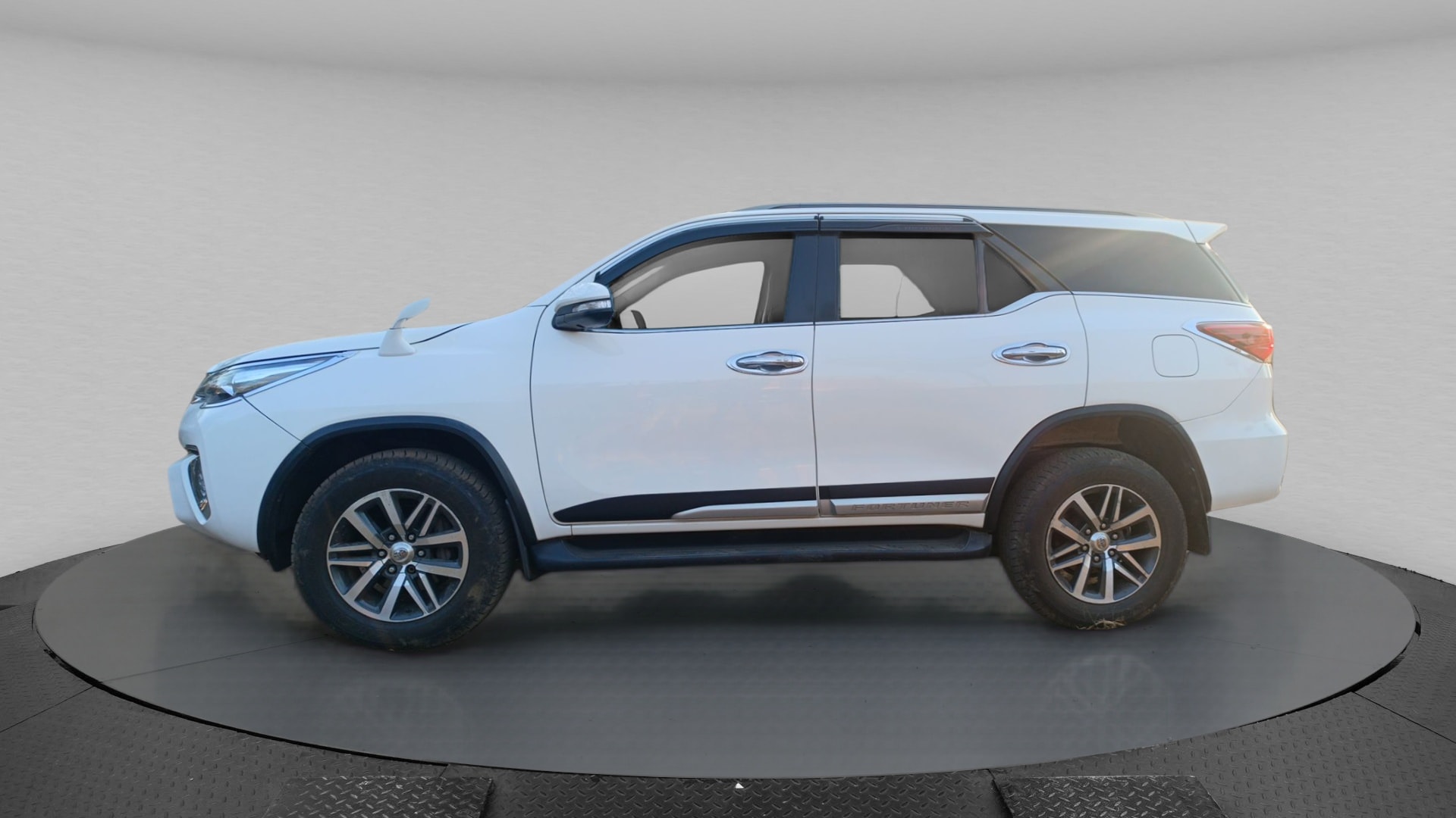 Fortuner image 2 Fortuner image 2