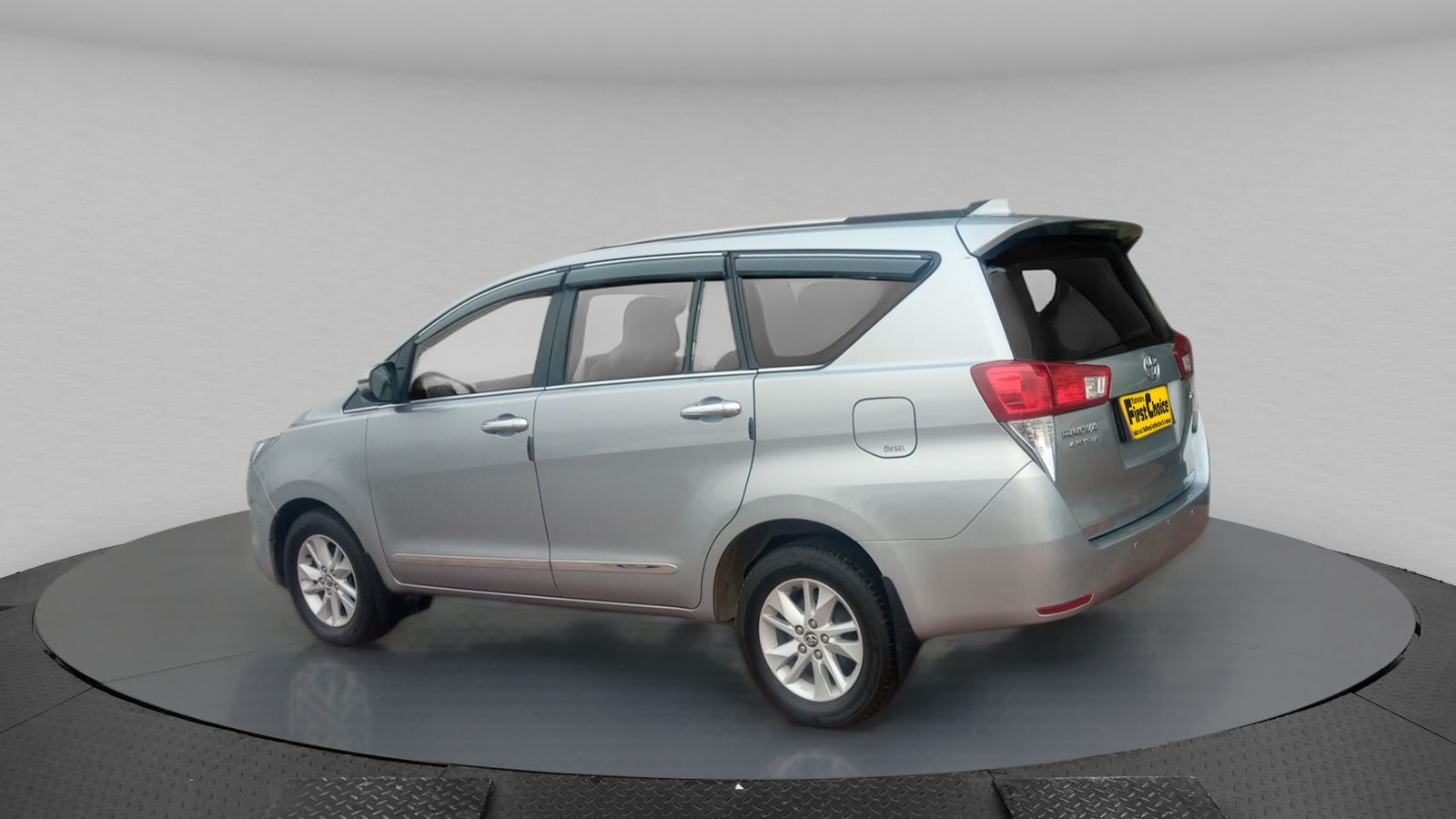 Innova Crysta image 3 Innova Crysta image 3