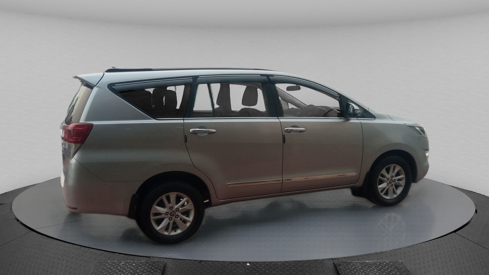 Innova Crysta image 6 Innova Crysta image 6