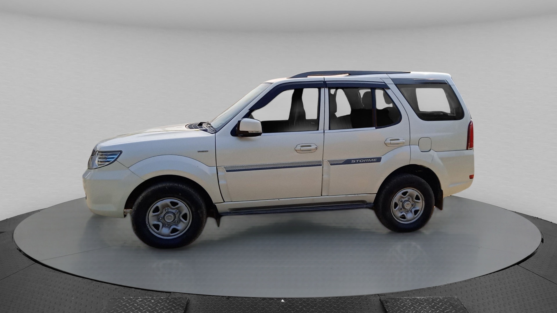 Safari Storme image 2 Safari Storme image 2