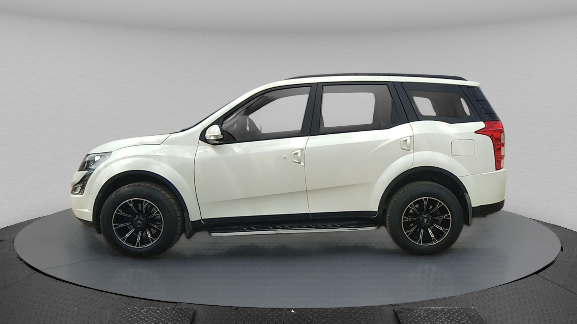 XUV500 image 2 XUV500 image 2