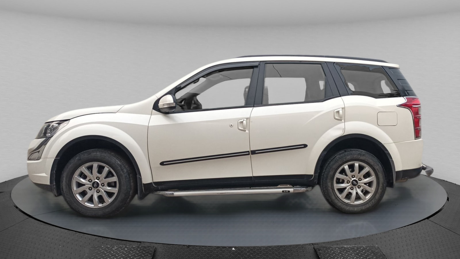 XUV500 image 2 XUV500 image 2