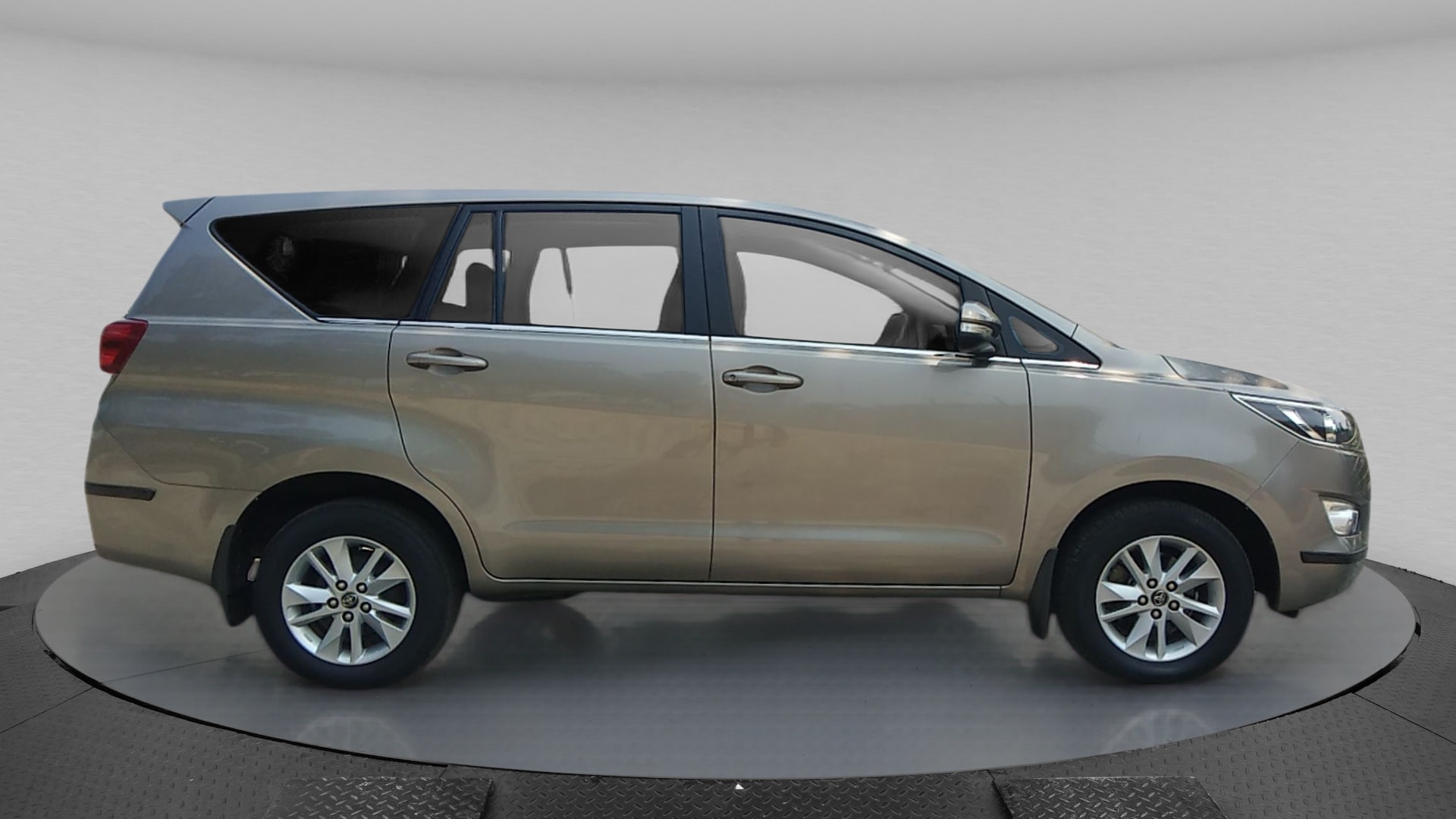 Innova Crysta image 7 Innova Crysta image 7