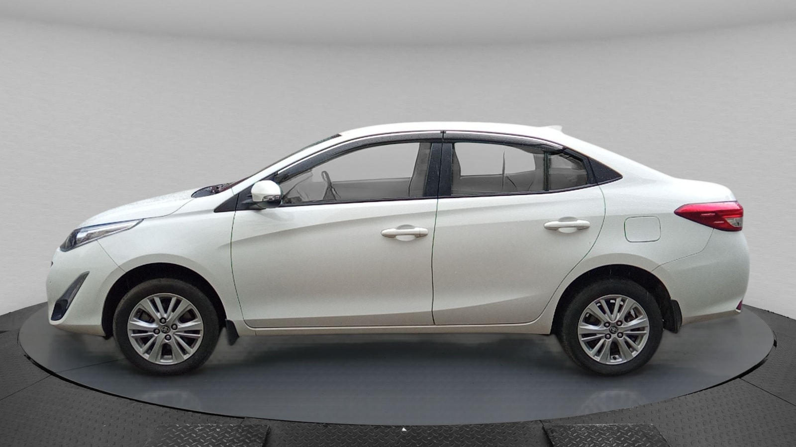 Yaris image 2 Yaris image 2