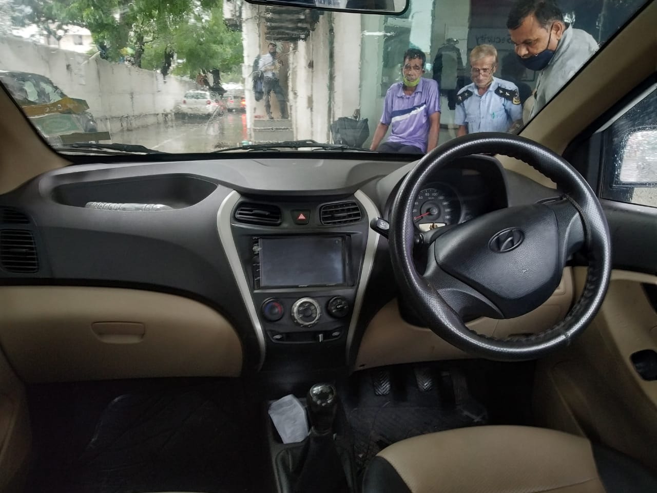 View 2016 Hyundai EON Era Image 7 Used 2016 Hyundai EON Era Image 7