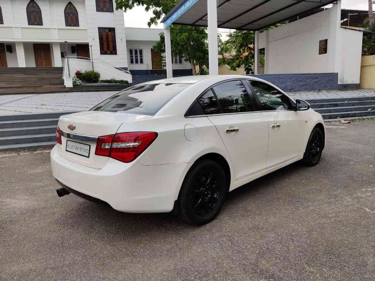 Cruze image 3 Cruze image 3