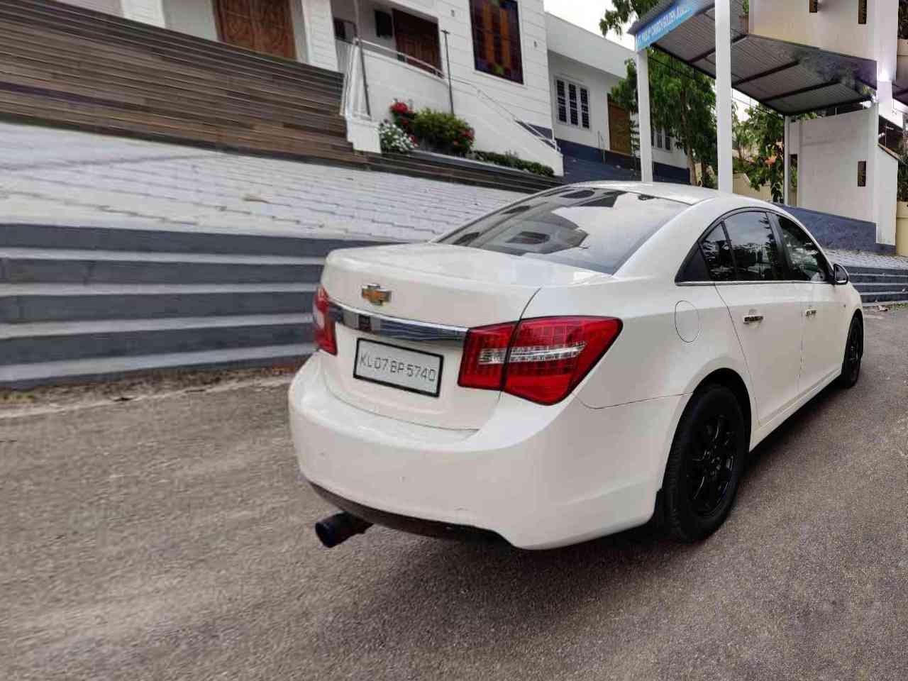 Cruze image 4 Cruze image 4