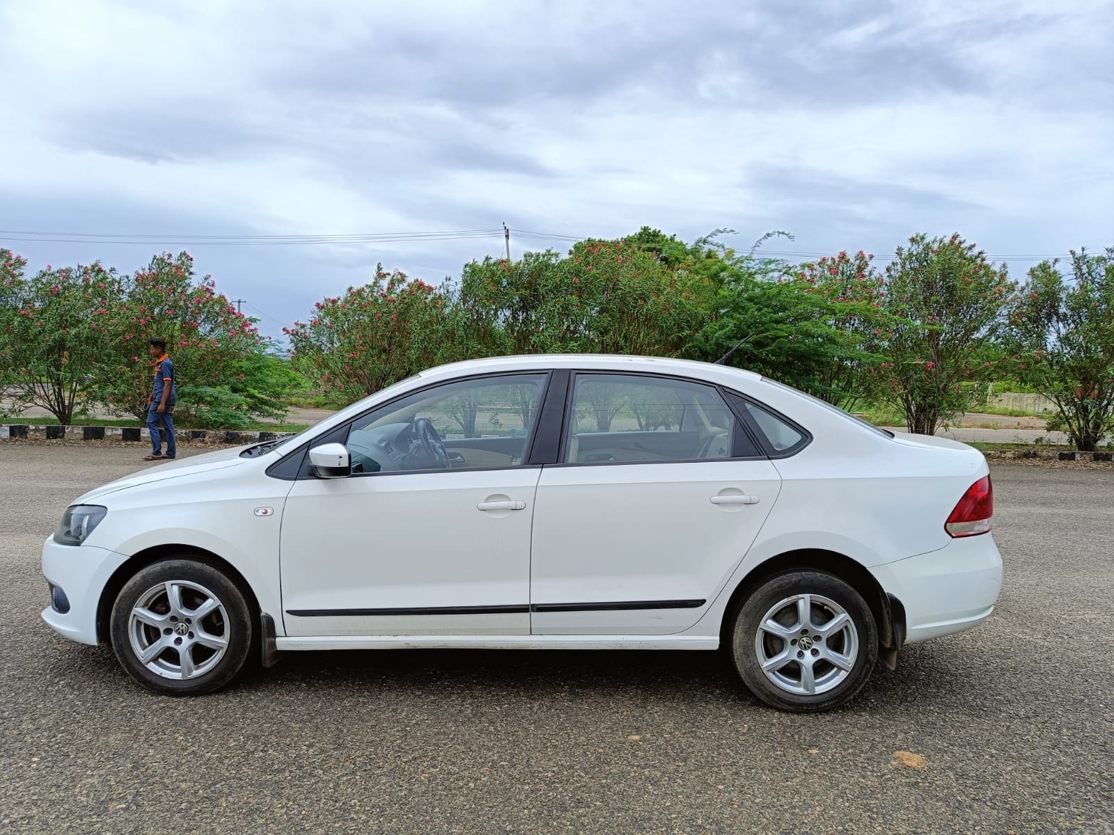 TUV300 image 11 TUV300 image 11