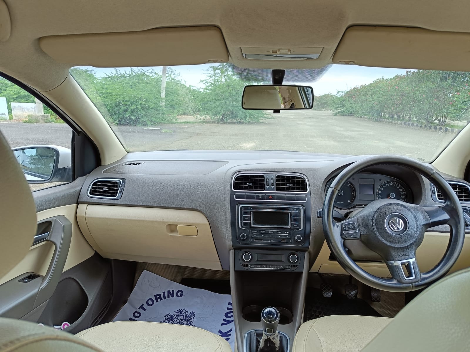 TUV300 image 4 TUV300 image 4