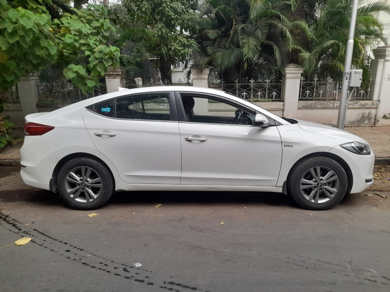 Elantra image 2 Elantra image 2