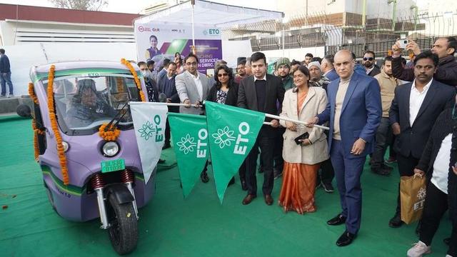 ईटो मोटर्स ने दिल्ली मेट्रो स्टेशन पर महिला चालकों वाला इलेक्ट्रिक थ्री-व्हीलर फ्लीट लॉन्च किया