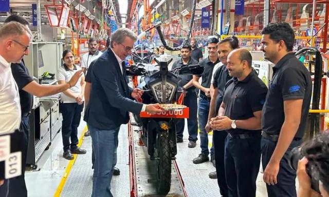 केटीएम ने भारत में 10 लाखवीं मोटरसाइकिल के निर्माण का मील का पत्थर पार कर लिया है.