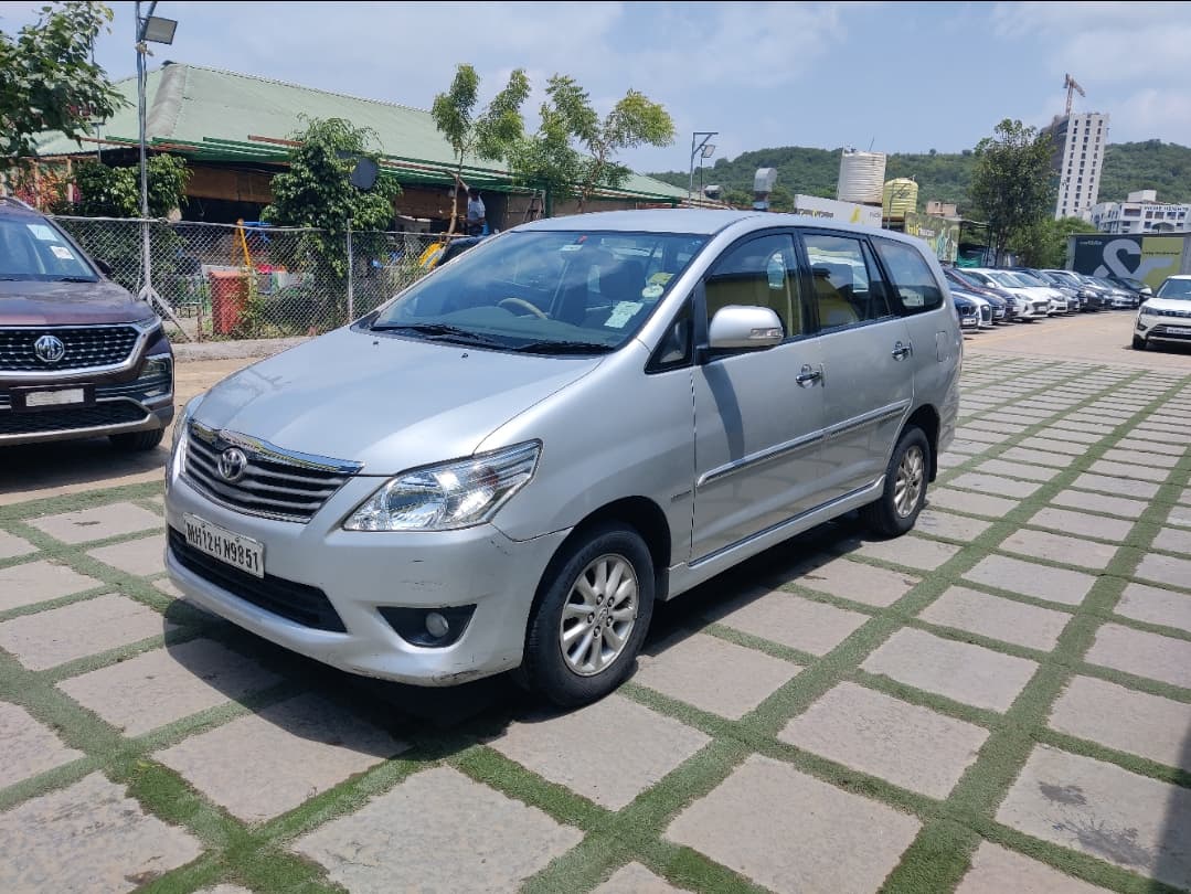 Used Toyota Innova 2.5 V in Pune 2025 model, India at Best Price.