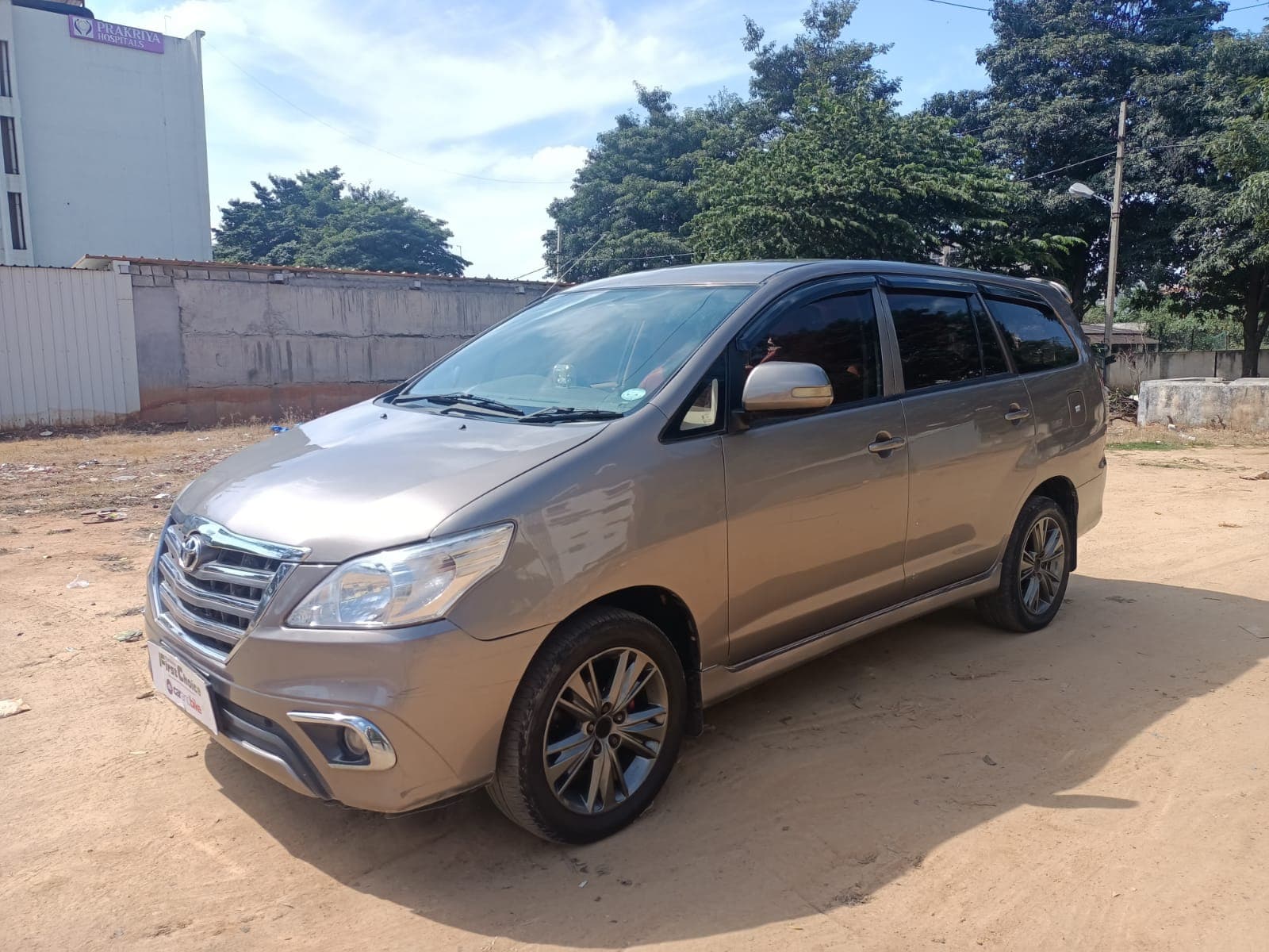 Used Toyota Innova 2.5 V in Bangalore 2025 model, India at Best Price.
