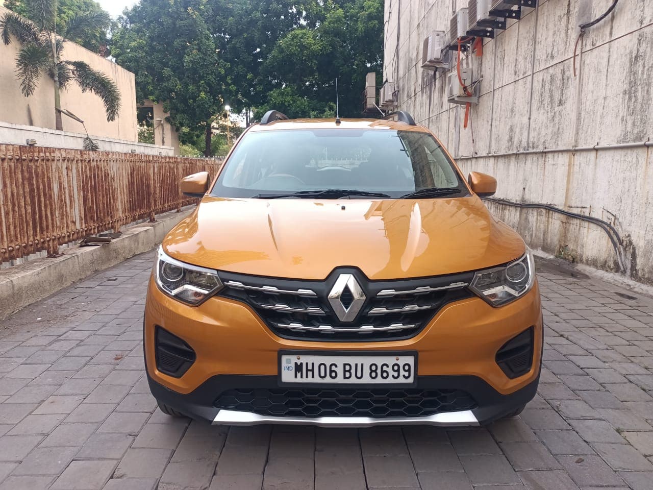 Used Renault Triber RXT in Thane 2024 model, India at Best Price.